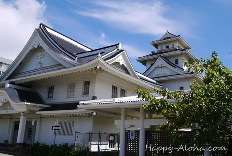 ハワイにお城がある マキキ教会 Happy Aloha